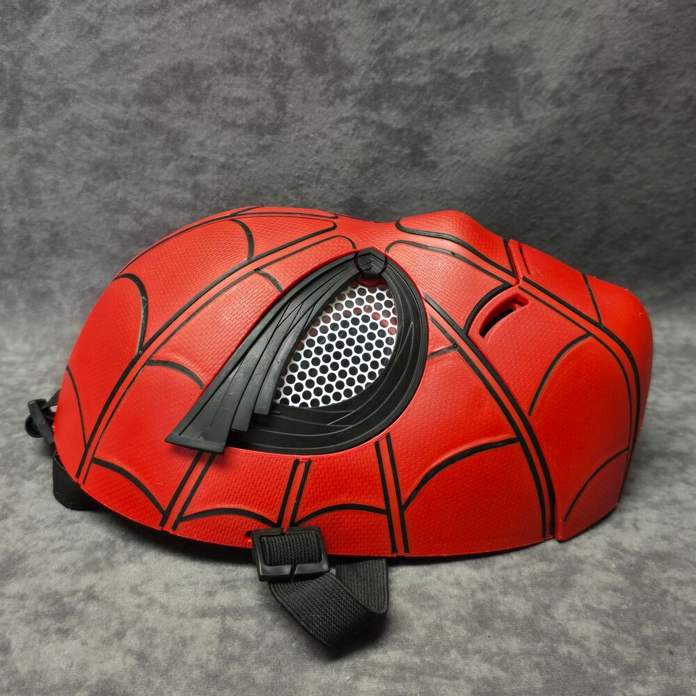 Hasbro Marvel Spiderman Homecoming Spider Moving Brows Mask & Cape Halloween Set - Picture 12 of 16